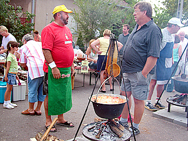 Garai_Imi_eszmecsere_közben.jpg