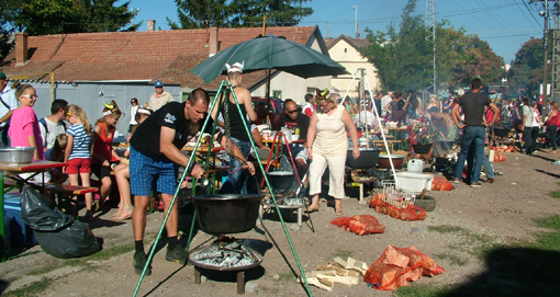 Mindenki munkában.