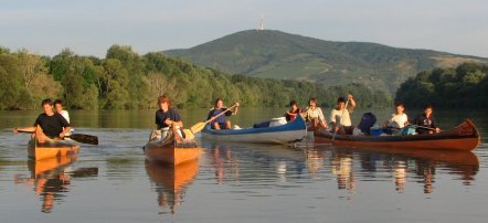 A_háttérben_Tokaj_lankái.jpg