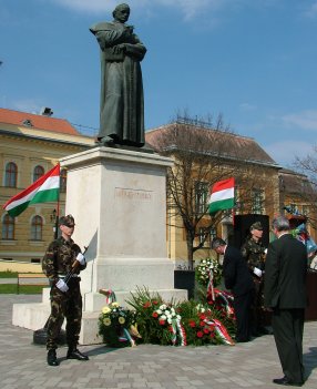 A Fidesz helyi szervezete főhajtása.jpg