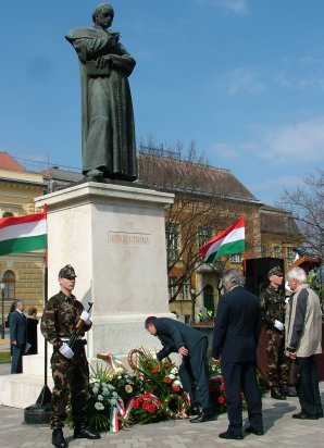 A Szövetség Szentes Felemelkedéséért koszorúz.jpg